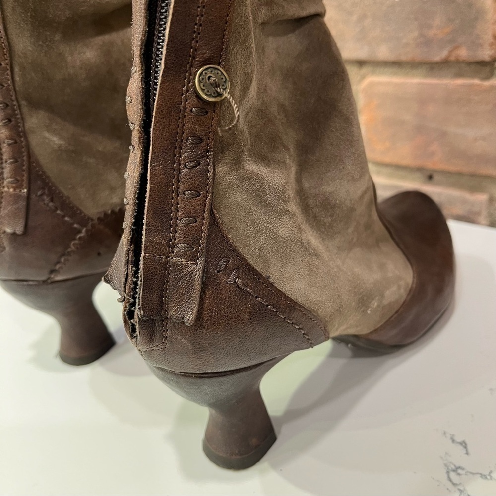 Gold Button suede Boots - Picture 2 of 10